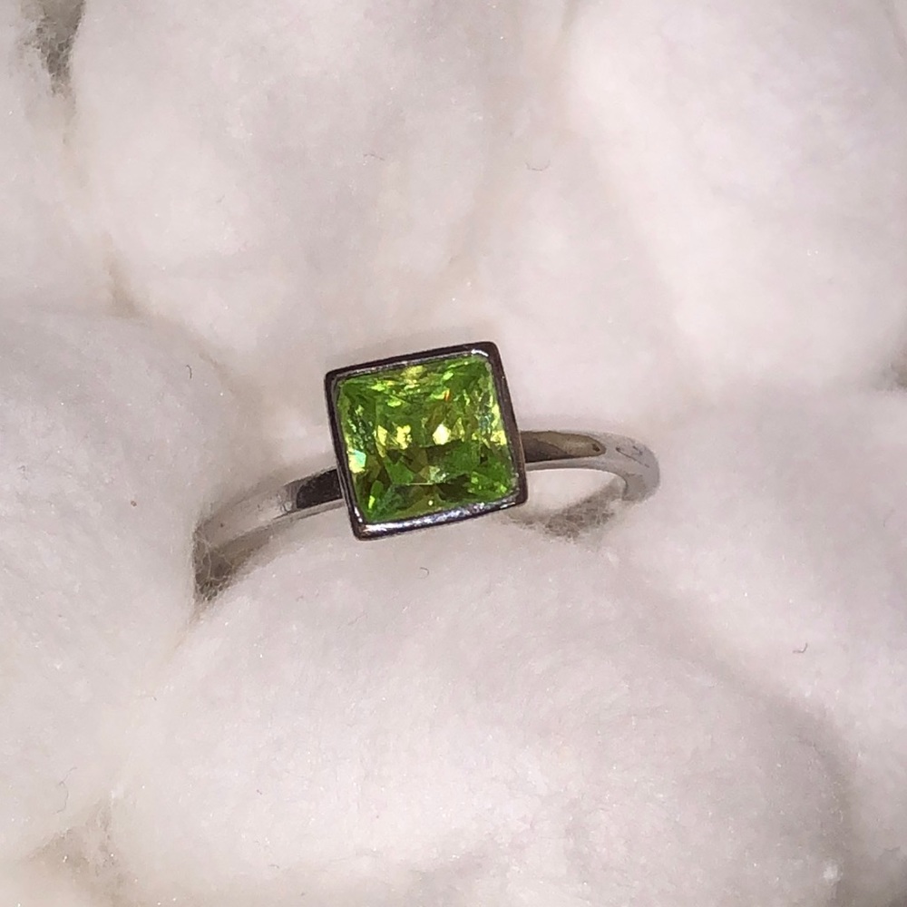 🍏Sterling silver August birthstone peridot ring